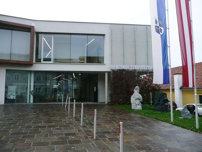 Der Veranstaltungsort, das Gemeindezentrum von Markt Hartmannsdorf 