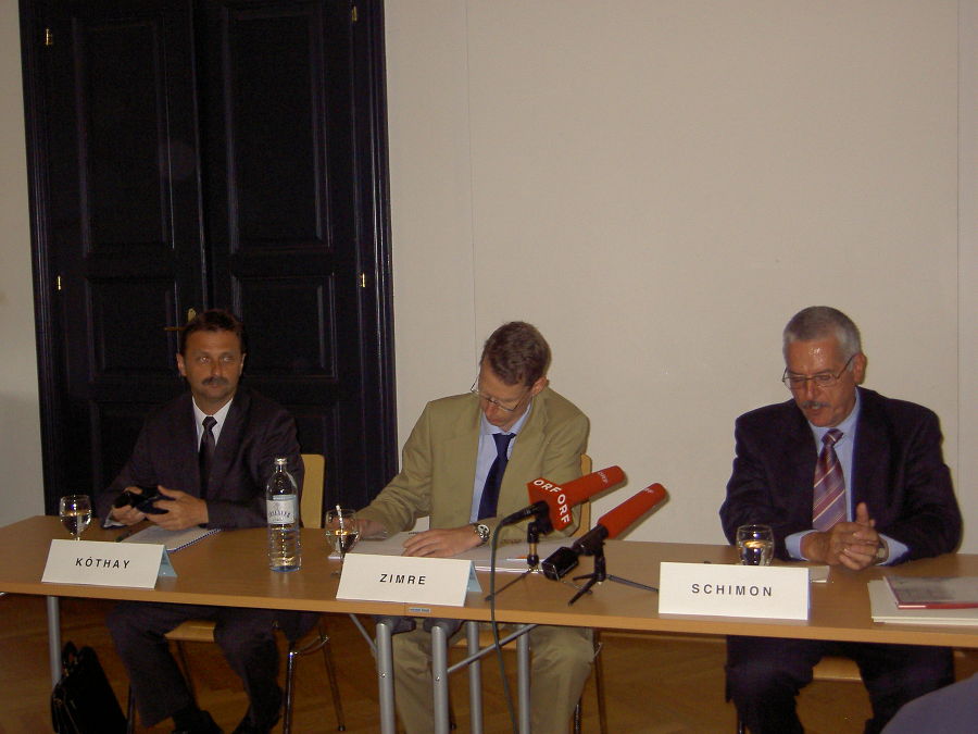László Kóthay (Staatssekretär), Mag. Áron Zimre (Dolmetscher), DI Wilfried Schimon (Sektionschef)