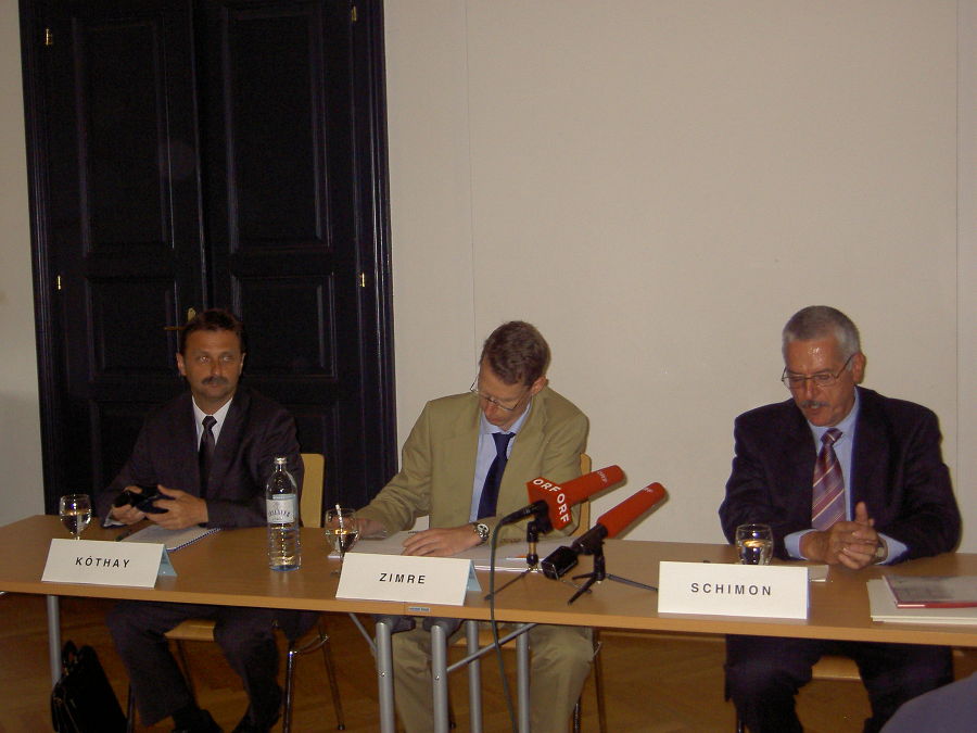 László Kóthay (Staatssekretär), Mag. Áron Zimre (Dolmetscher), DI Wilfried Schimon (Sektionschef) László Kóthay (Staatssekretär), Mag. Áron Zimre (Dolmetscher), DI Wilfried Schimon (Sektionschef)