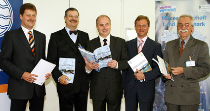 v.l.n.r.: Hofrat DI Johann Wiedner, ÖWAV-Präsident DI Roland Hohenauer, Landesrat Johann Seitinger, ÖWAV-Vizepräsident