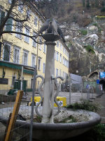 Brunnen am Schlossbergplatz beim Wassergang 