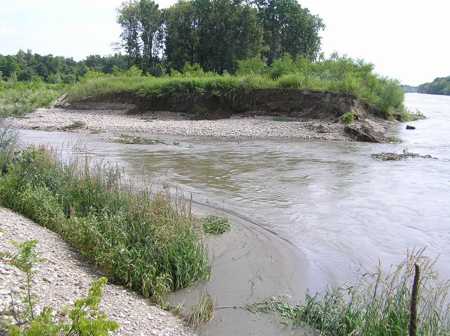 Einlauf Seitengerinne Hochwasser 2009