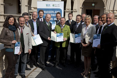 Gruppenfoto der Preisträger mit Landesrat Johann Seitinger und dem Abteilungsleiter der A19, Hofrat Johann Wiedner