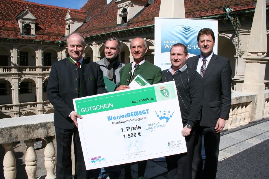 Gruppenbild der Neptunpreisträger 2013 bei der Preisverleihung (v.l.n.r) mit LR Johann Seitinger, dem Sieger Mario Maindl, dem 2. Engelbert Weidhofer, dem drittplatzierten Raimund D'Alonzo sowie dem A14-Leiter HR DI Johann Wiedner Gruppenbild der Neptunpreisträger 2013 bei der Preisverleihung (v.l.n.r) mit LR Johann Seitinger, dem Sieger Mario Maindl, dem 2. Engelbert Weidhofer, dem drittplatzierten Raimund D'Alonzo sowie dem A14-Leiter HR DI Johann Wiedner