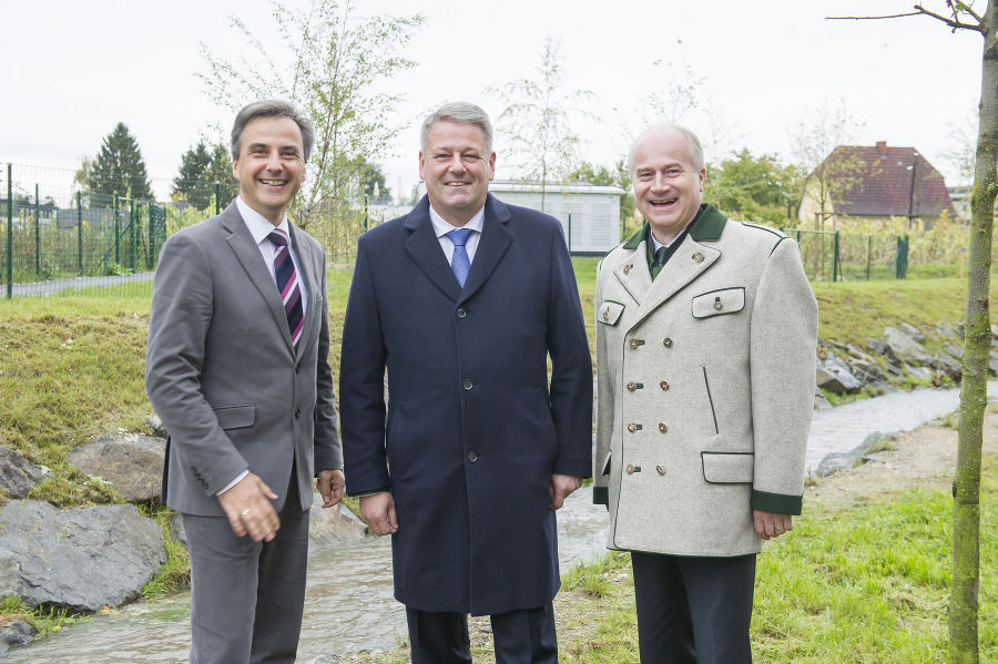 Bgm. Nagl, BM Rupprechter und LR Seitinger bei der Eröffnung der Hochwasserschutzmaßnahmen am Petersbach in Graz