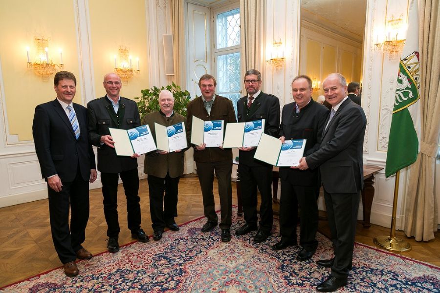 (v.l.n.r) Abteilungsleiter der A14 –Wasserwirtschaft, Ressourcen und Nachhaltigkeit – DI Johann Wiedner, Gemeinde Waldbach-Mönichwald – Hartmann Pfeifer Holding Graz Services, Wasserwirtschaft – Manfred Ruprecht, Markgemeinde Passail – Walter Kletzenbauer, Gemeinde Waldbach-Mönichwald – Hermann Wiedner, Wasserverband Mürzverband – Peter Fuchs i.V. Manfred Hochegger und Wasserlandesrat Johann Seitinger.