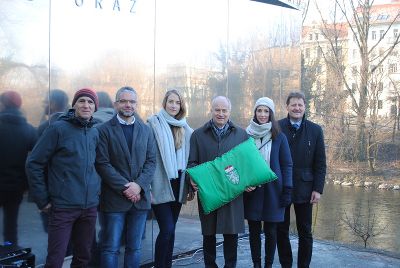 A14-Chef Johann Wiedner, Architektin Viktoria Hohl, LR Johann Seitinger, Architektin Magdalena Schepe, Robert Schatzl (A14) und Reinhold Godina vom BMLFUW bei der Pegel Graz Eröffnung am 7. Dezember 2016