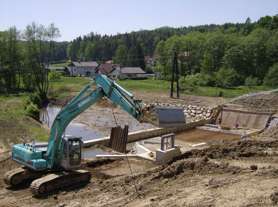 Baumaßnahmen für ein Rückhaltebecken