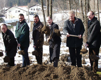 Spatenstich: (v.l.n.r.): M. Gollner (Baubezirksleitung Graz-Umgebung), H.P. Paar (FA19B), R. Hornich (FA19B), J. Seitinger (Landesrat), H. Holzapfel (Bürgermeister), H. Stiefelmeyer (BMFLUW)