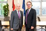 Die Landesräte Christopher Drexler (r.) und Johann Seitinger machten die neue Kooperation möglich. © Land Steiermark / Streibl Die Landesräte Christopher Drexler (r.) und Johann Seitinger machten die neue Kooperation möglich.
