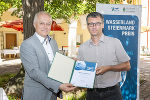 Preisträger der Kategorie Hochwasserschutz: JR-AquaConSol GmbH, v.l.n.r.: Landesrat Seitinger mit DI Dr. Christian Reszler