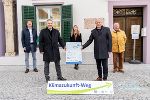 Abteilungsleiter Johann Wiedner (Land Steiermark, Wasserwirtschaft), Bgm. Johann Schirnhofer, Projektpartner Victoria Allmer (Klima- und Energiemodellregion Naturpark Pöllauer Tal), LR Hans Seitinger und Obmann Franz Grabenhofer (Naturpark Pöllauertal) (v.l.) bei der Überreichung der Sieger-Plakette und Urkunde. © Land Steiermark/Streibl Abteilungsleiter Johann Wiedner (Land Steiermark, Wasserwirtschaft), Bgm. Johann Schirnhofer, Projektpartner Victoria Allmer (Klima- und Energiemodellregion Naturpark Pöllauer Tal), LR Hans Seitinger und Obmann Franz Grabenhofer (Naturpark Pöllauertal) (v.l.) bei der Überreichung der Sieger-Plakette und Urkunde.